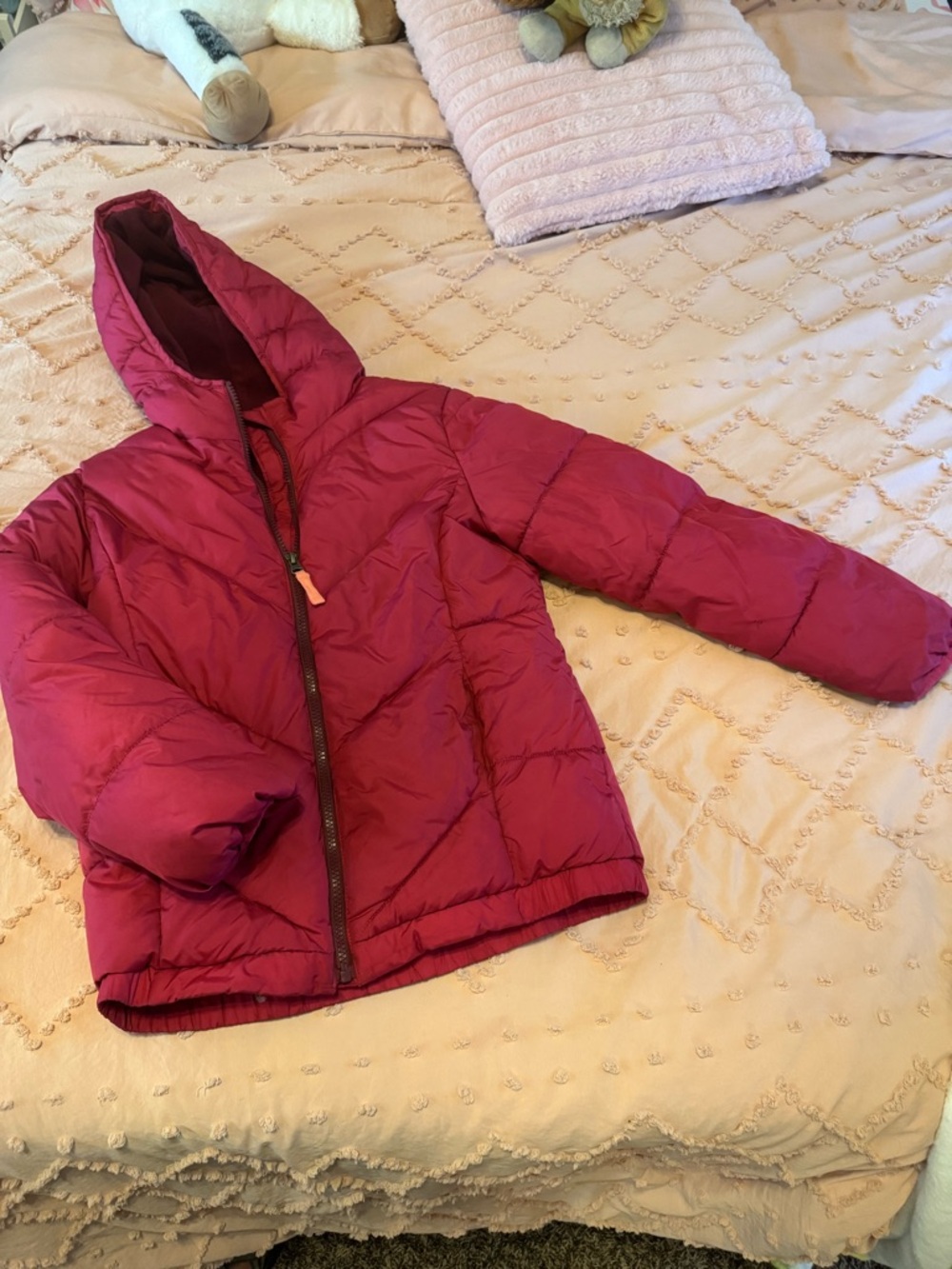 Old Navy Girls Hooded Puffer Jacket in Berry
